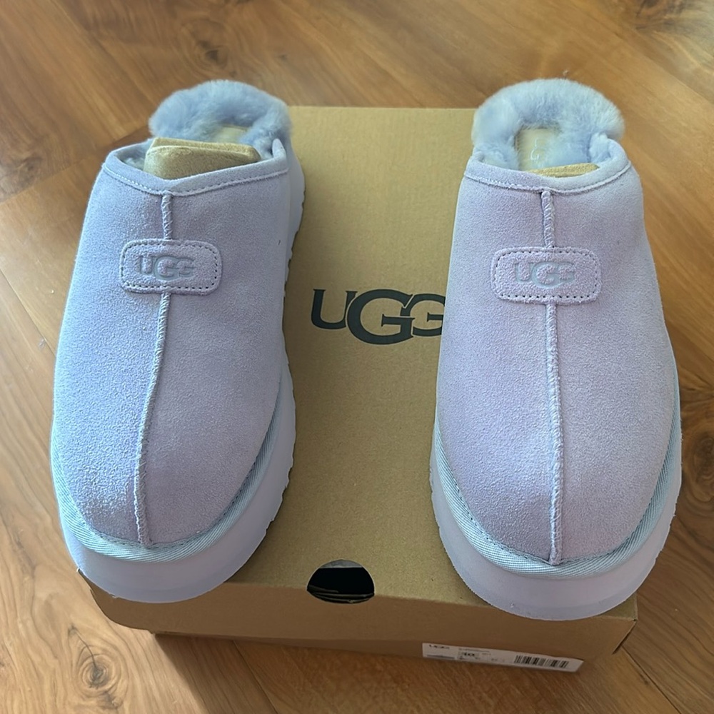 Lavender UGG Discoquette slide slipper